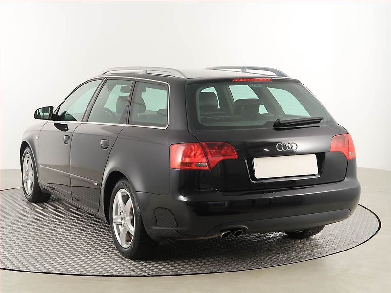 Audi A4 (2005) S-Line 2.0 TDI - fotka 4 z 15