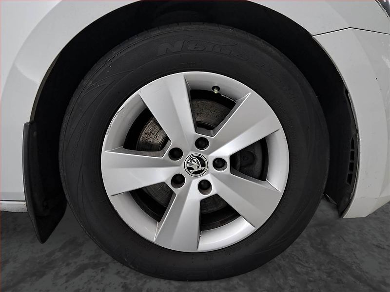 Škoda Superb (2018) Style 2.0 TDI, Kůže, Navi - fotka 15 z 20