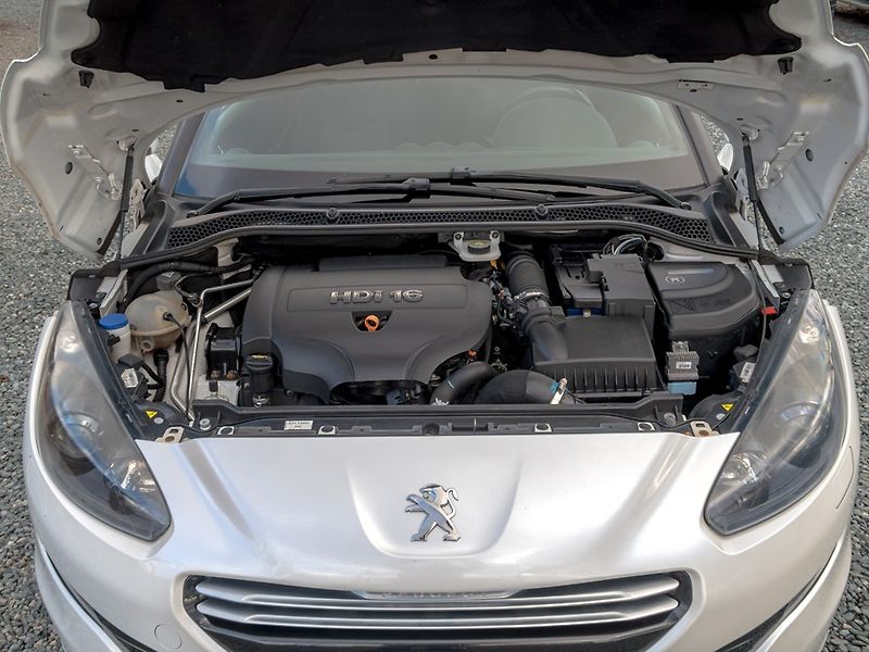Peugeot RCZ (2013) CZ 2.0HDI 120KW – PO SERVISU - fotka 39 z 44