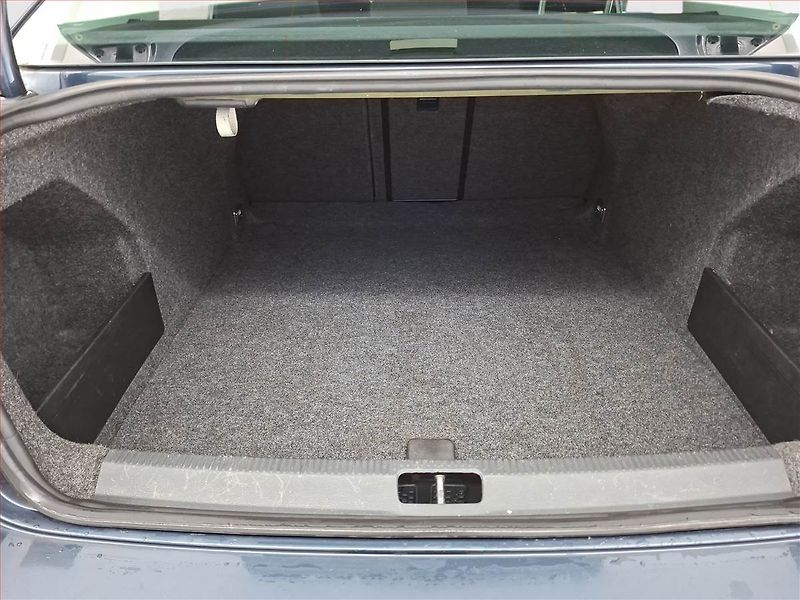 Volkswagen Passat (2007) 2.0 TDI, po STK, udržované - fotka 14 z 16