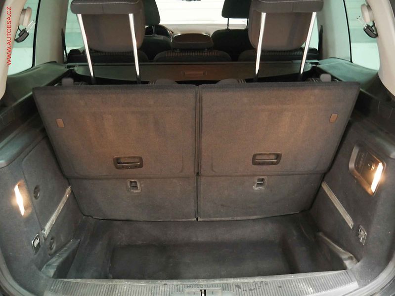 Seat Alhambra (2011) 2.0 TDi 7míst, Navi, panor. - fotka 7 z 23