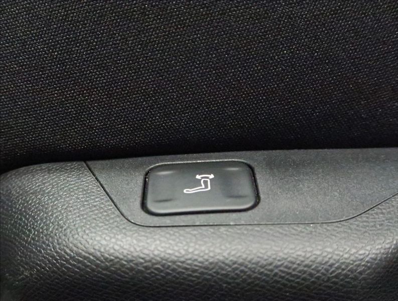 Peugeot 308 1,5 BlueHDi  AT ALLURE NAVI ČR - fotka 40 z 47