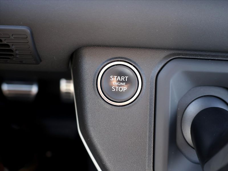 Land Rover Defender 3,0 D200 110 S 147kW CZ DPH Zá - fotka 25 z 34