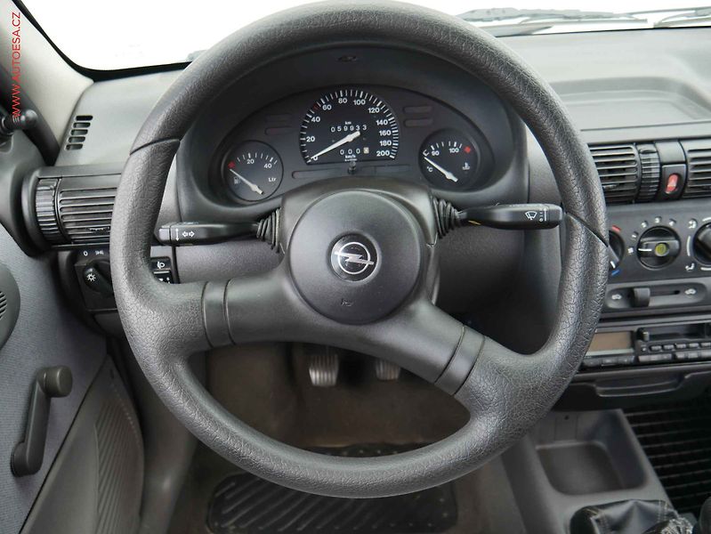 Opel Corsa (1996) 1.2i, 1.maj,ČR, TZ - fotka 11 z 13