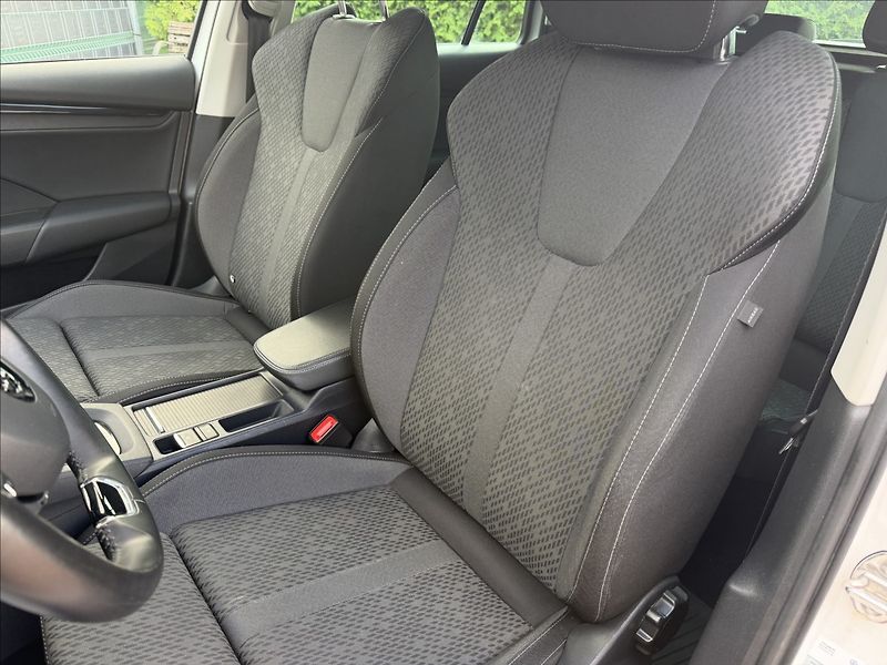 Škoda Octavia IV 2.0 TDI Ambition/Virtual/Fu - fotka 21 z 28