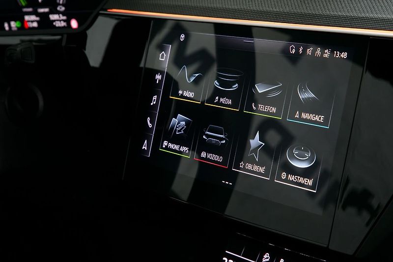 Audi e-tron 55 300kW S-line BlackEdi NV TZ - fotka 29 z 44