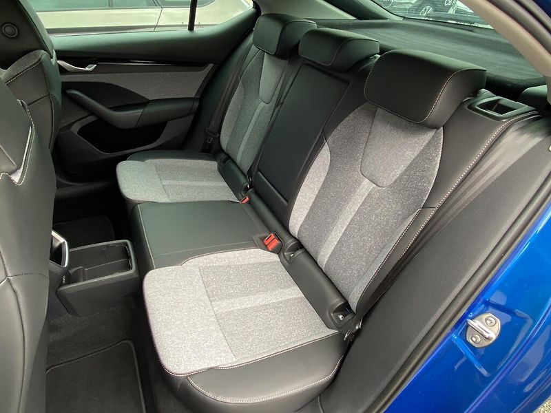 Škoda Octavia 1,5 TSI 110 kW Top Selection - fotka 23 z 27