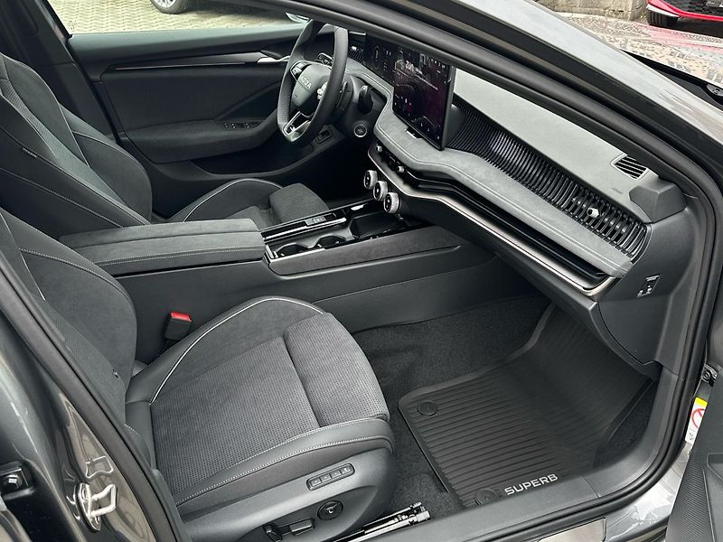 Škoda Superb Combi Sportline 2,0 TDI 110 kW - fotka 12 z 24