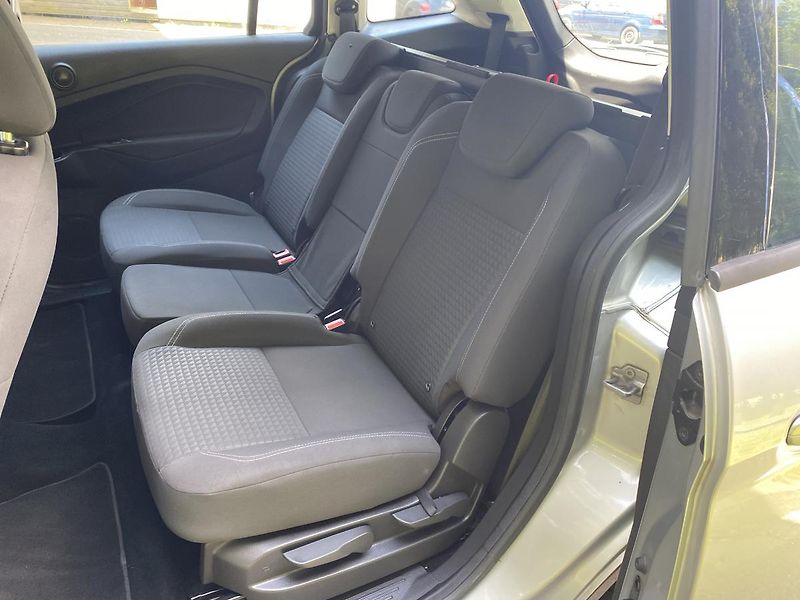 Ford Grand C-MAX (2016) 1.5 TDCi Plus-7 míst - fotka 10 z 26