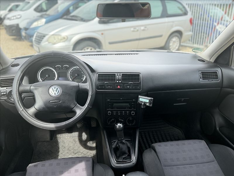 Volkswagen Golf 1,9 TDI 74kW - fotka 17 z 24