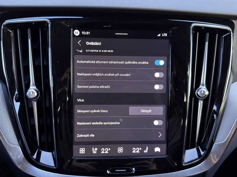 Volvo V60 T8 AWD 360 VYH. ČELNÍ + kola - fotka 37 z 42