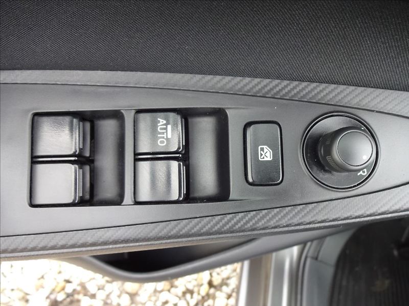 Mazda 2 1,5 i SKYACTIVE - fotka 19 z 48