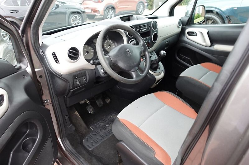 Peugeot Partner 1,6i 72kW M/T 5míst - fotka 8 z 24