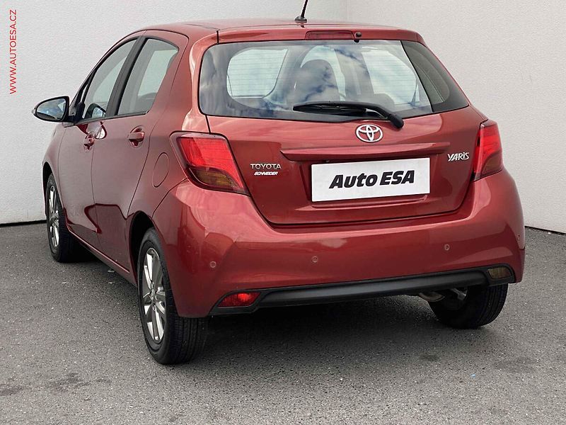 Toyota Yaris (2014) 1.0VVT-i, Comfort, kamera - fotka 6 z 17