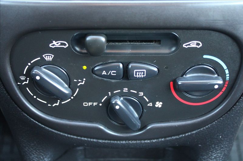Peugeot 206 1,4 i  KLIMATIZACE - fotka 14 z 20