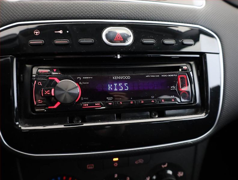 Fiat Punto (2013) 1.2, nová STK, udržované - fotka 10 z 14