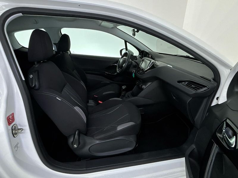 Peugeot 208 Hatchback 208 - fotka 9 z 25