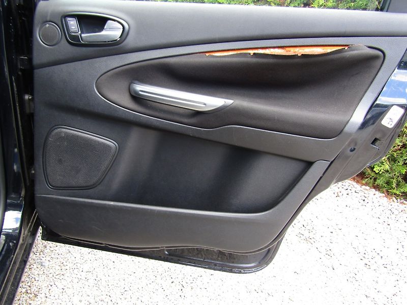 Ford Galaxy (2011) 2.0 TDCi 103kW 7MÍST - fotka 24 z 38