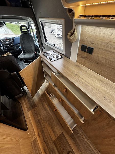Iveco (2019) prostorná vestavba pro 4, 3,5t - fotka 16 z 36