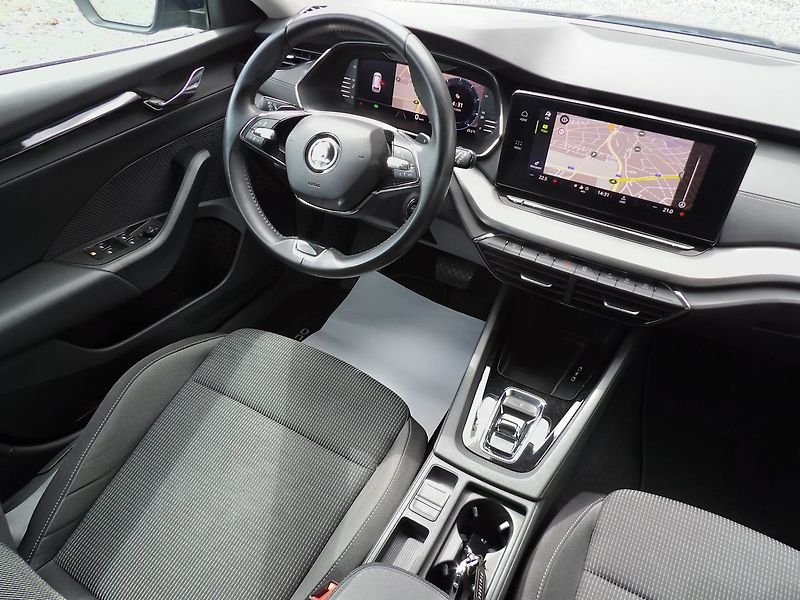 Škoda Octavia 2.0TDI DSG Style Virtual ACC - fotka 22 z 30