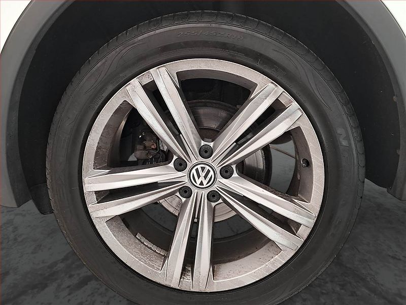 Volkswagen Tiguan (2017) R-Line 2.0 TDI, 4X4, Automat - fotka 15 z 20