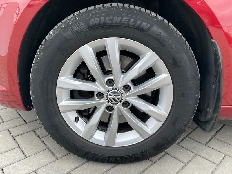 Volkswagen Touran (2014) 2.0TDi 103kW LIFE! Navigace! - fotka 31 z 31