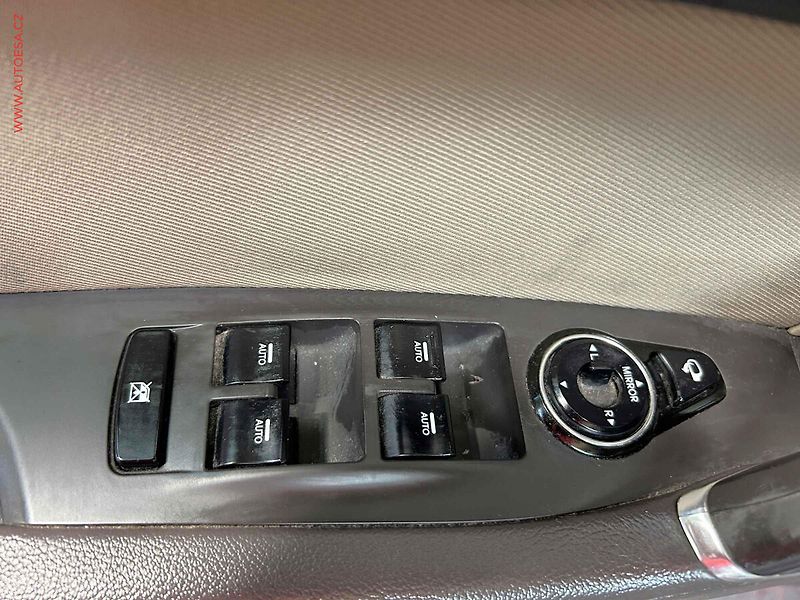 Hyundai i40 (2017) 1.7 CRDi, ČR, Navi, kamera - fotka 11 z 17