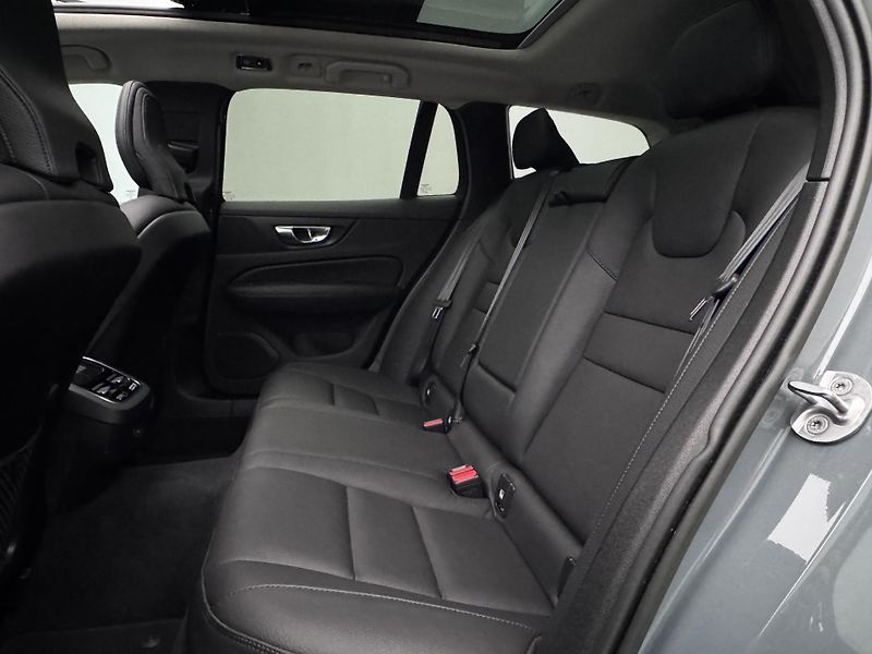 Volvo V60 CC MOMENTUM PRO AUT - fotka 6 z 48