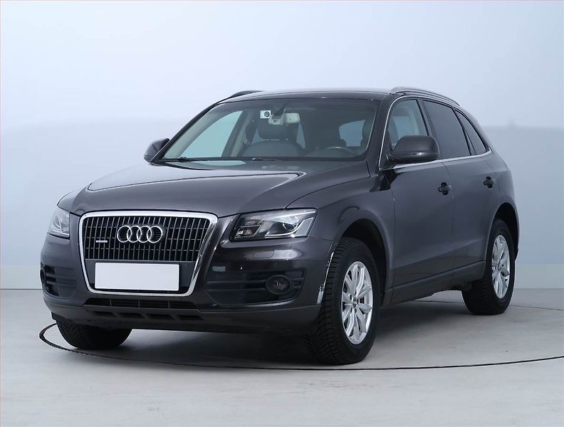Audi Q5 (2009) Exclusive 2.0 TDI, 4X4 - fotka 2 z 19