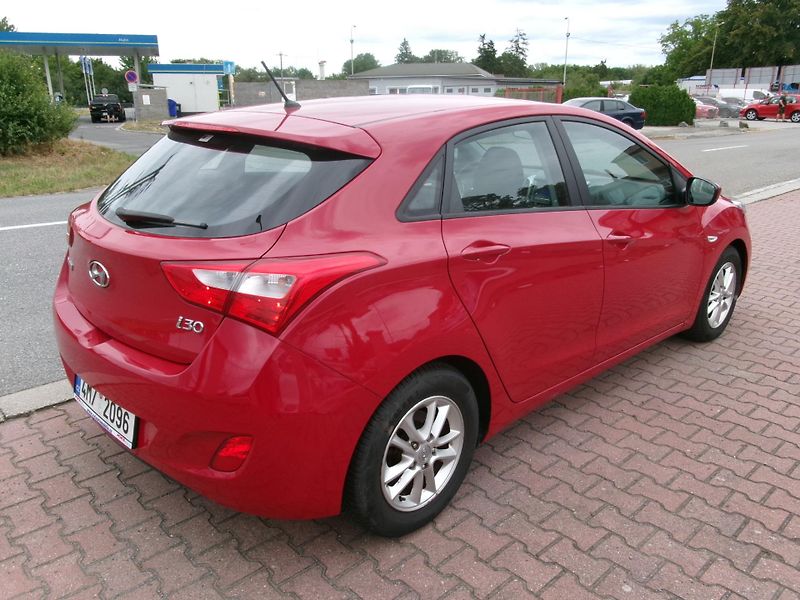 Hyundai i30 (2012) 1,6 16V KLIMA TEMP ČR - fotka 4 z 26
