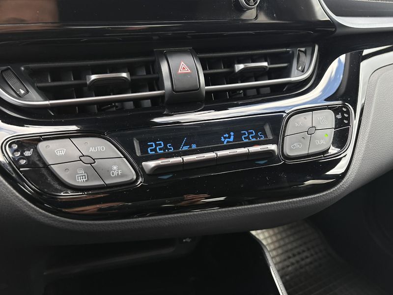 Toyota C-HR 2.0 HSD e-CVT Selection - fotka 22 z 23