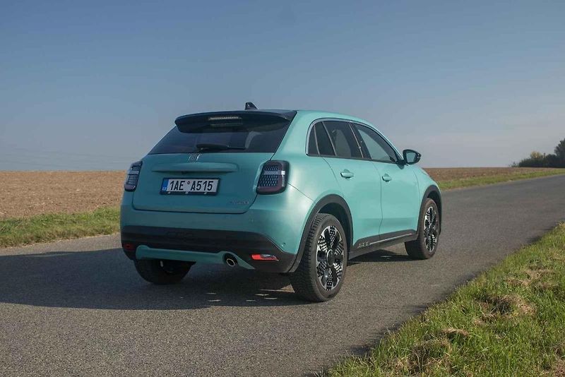 Fiat 600 hybrid potěší prostorností i spotřebou. Zamilujete si ho však hlavně pro jeho originální a sympatický vzhled.
