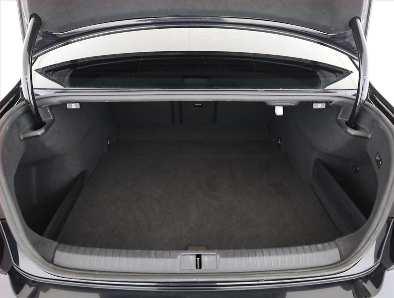Volkswagen Passat (2016) Highline 2.0 TDI, Serv.kniha - fotka 20 z 21