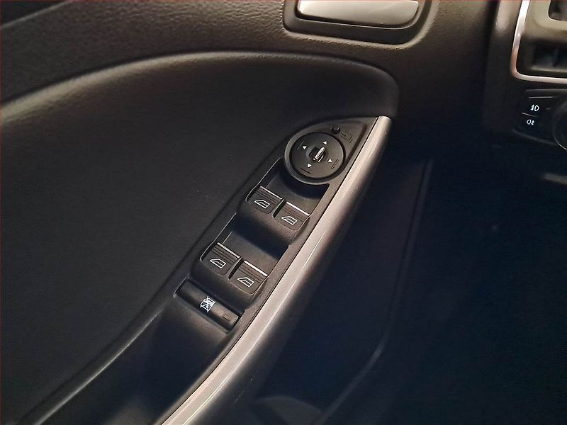Ford Focus (2013) 1.0 EcoBoost, Tempomat - fotka 18 z 19