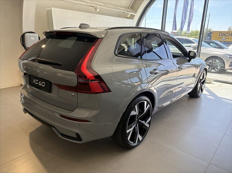Volvo XC60 (2026) 2,0   T6 AWD Ultra Dark PHEV - fotka 2 z 4