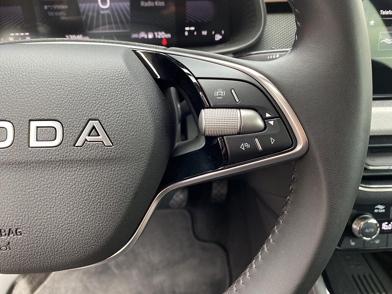 Škoda Kamiq 1,0 TSI 85 kW Top Selection - fotka 14 z 27