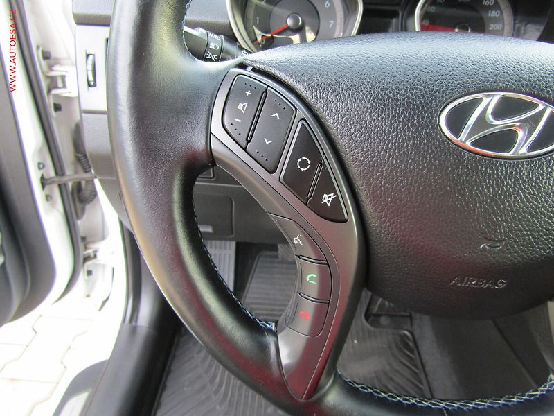 Hyundai i30 (2016) 1.6 GDi - fotka 14 z 22