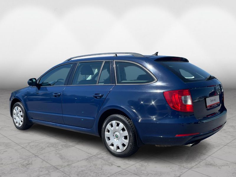Škoda Superb COMBI 2.0 TDi COMFORTLINE - fotka 7 z 25
