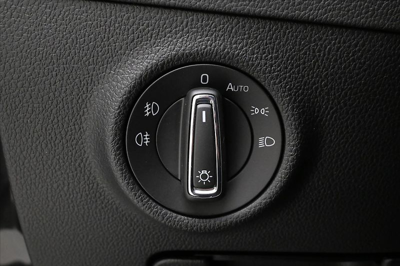 Škoda Superb 2,0 TDI 110 KW DSG STYLE Záruk - fotka 27 z 33