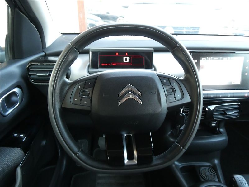 Citroën C4 Cactus 1,2 PureTech 60kW NAVI - fotka 26 z 33