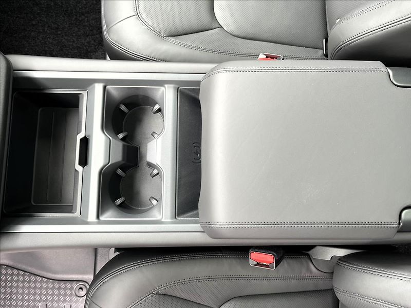 Land Rover Defender (2026) 110 D250 X-DYNAMIC SE - fotka 26 z 31