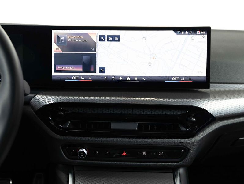 BMW Řada 3 330i xDrive Touring - fotka 13 z 22