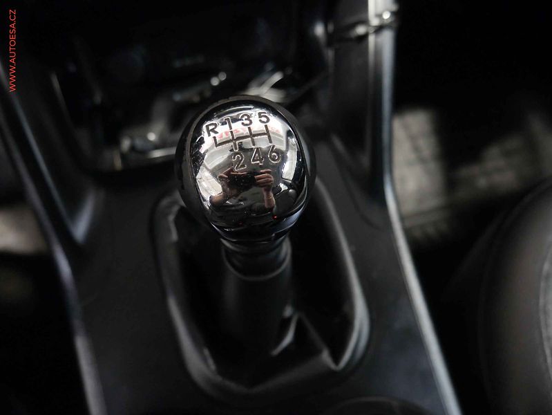 Hyundai ix35 (2011) 1.7CRDI, ČR, servis.kniha, AC - fotka 19 z 23