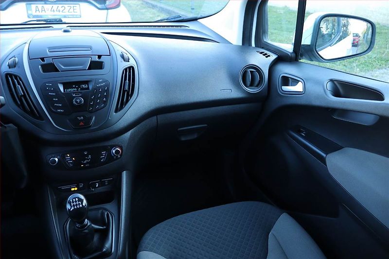 Ford Tourneo Courier (2018) Trend 1.5 TDCI, 5Míst, SR, DPH - fotka 8 z 18