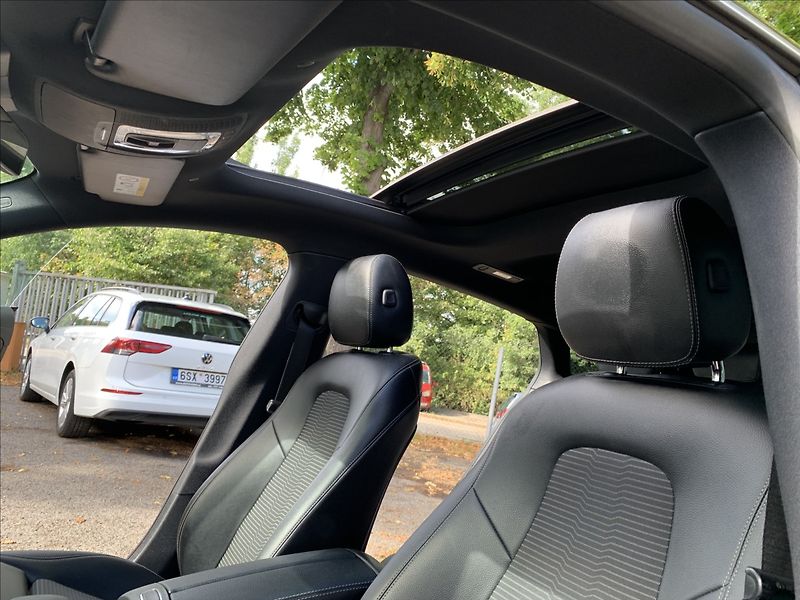 Mercedes-Benz CLA 2,0 200D - fotka 17 z 21