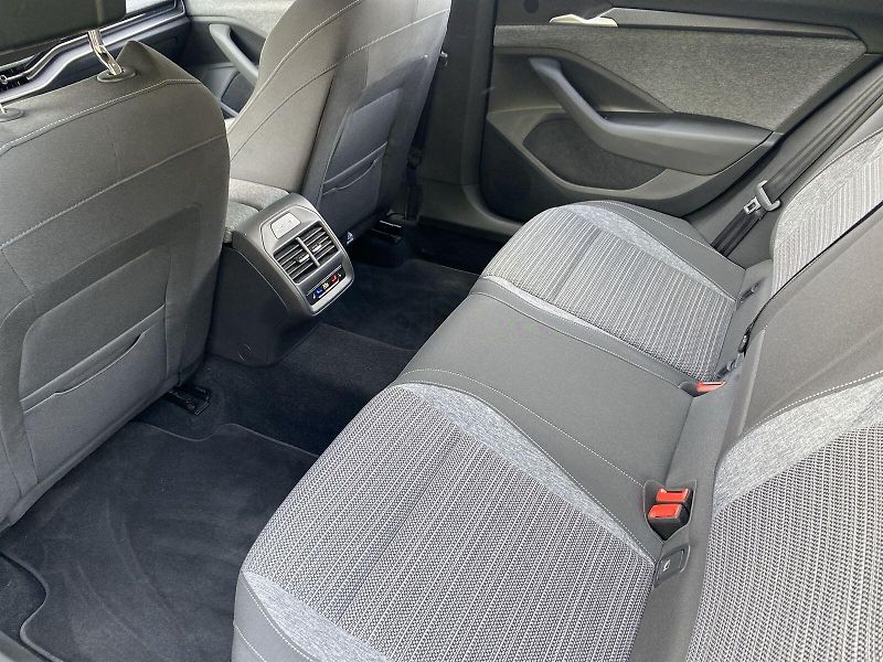 Škoda Superb (2025) 2.0 TDI DSG Selection - fotka 7 z 37