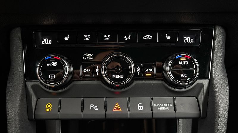 Škoda Karoq 1.5 TSI DSG Sportline - fotka 13 z 27