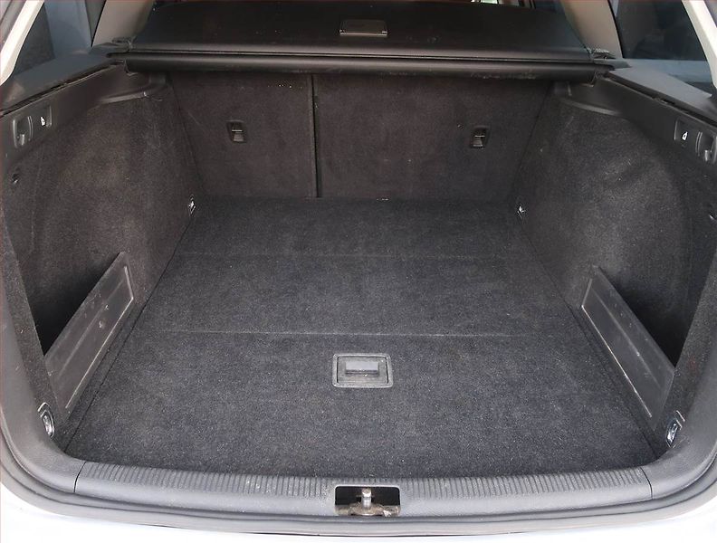 Volkswagen Passat (2012) 2.0 TDI, Automat, Navi - fotka 14 z 16