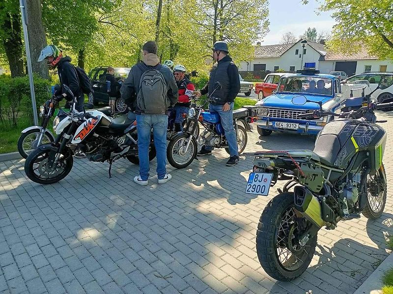 Motory, co něco pamatují. Tak to vypadalo v Jiřících na prvního máje. Podívejte se.