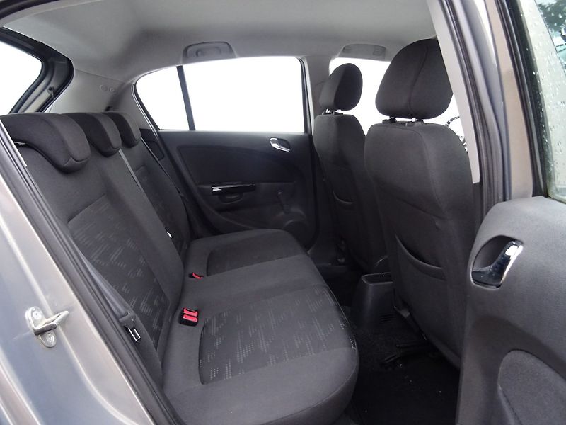 Opel Corsa (2014) 1.2i,63kW,1majČR,S.kniha,klima - fotka 18 z 21